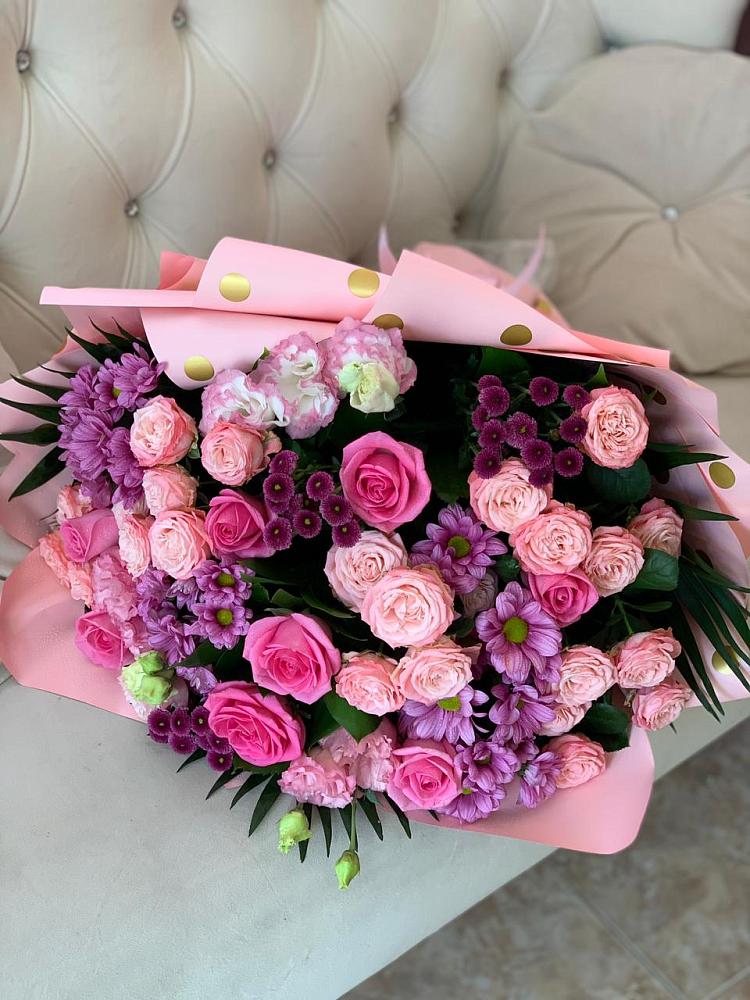 Букет цветов из: Хризантемы, Розы и Лизиантусы в Черноголовке