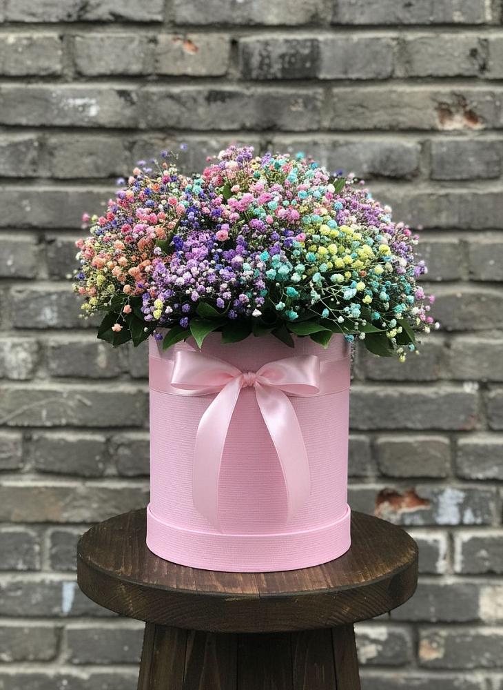 Цветочная композиция из Гипсофила и Розы в шляпной коробке в Черноголовке