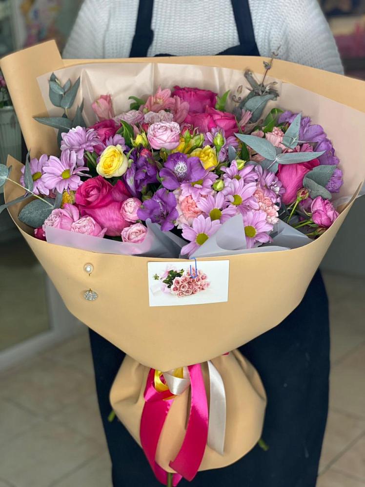 Букет цветов из: Хризантемы, Гвоздики и Альстромерии в Черноголовке