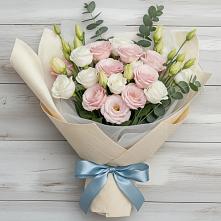 Букет цветов из:  Лизиантусы в Черноголовке