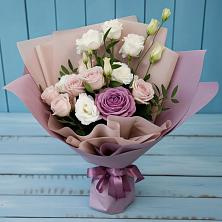 Букет цветов из:  Розы и Лизиантусы в Черноголовке