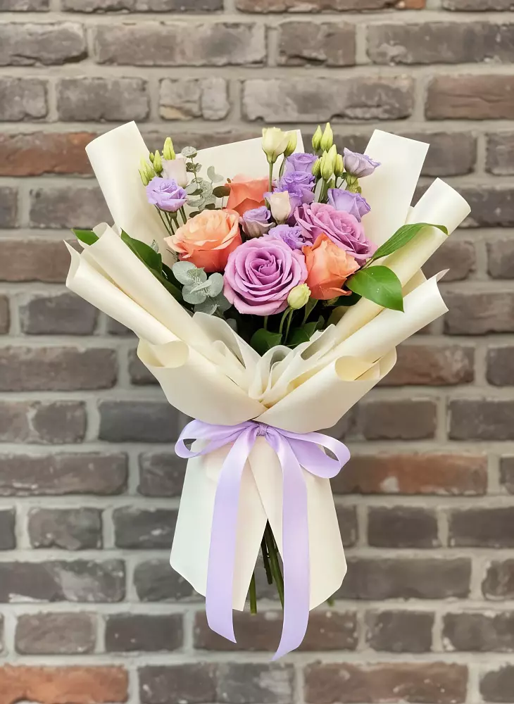 Букет цветов из: Лизиантусы и Розы в Черноголовке