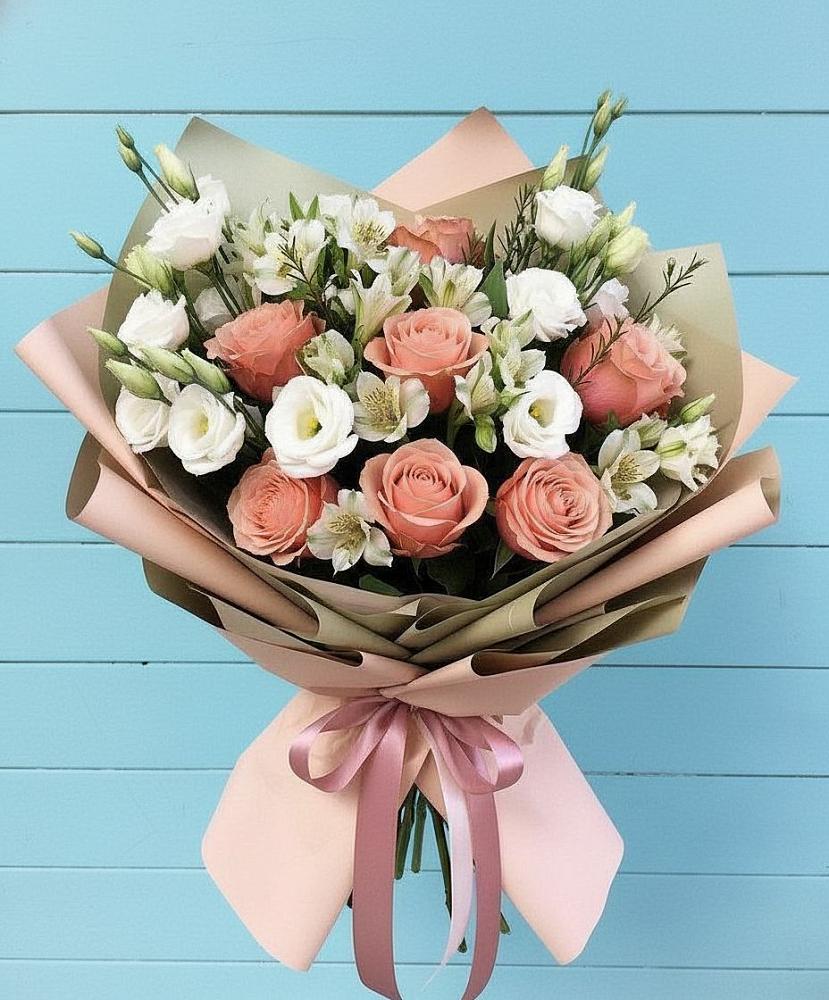 Букет цветов из: Розы, Альстромерии и Лизиантусы в Черноголовке