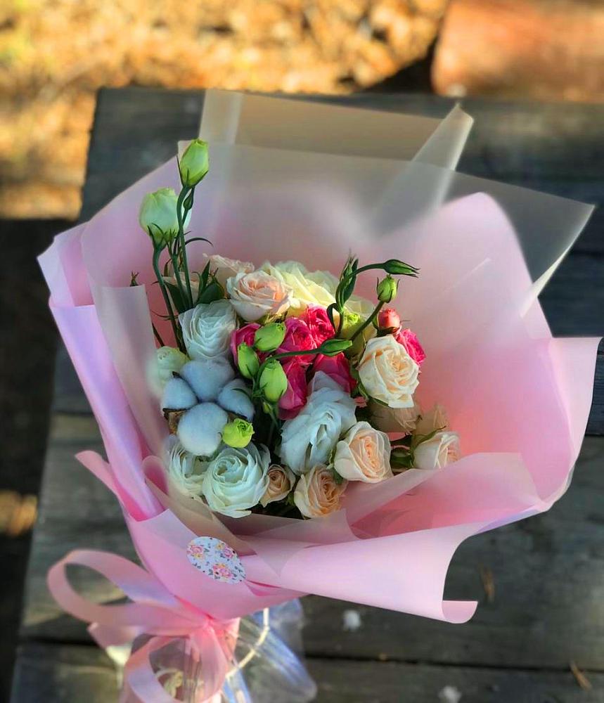 Букет цветов из: Розы и Лизиантусы в Черноголовке