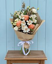 Букет цветов из:  Альстромерии, Лизиантусы, Розы и Хризантемы #REPLACE_PRED# Черноголовке