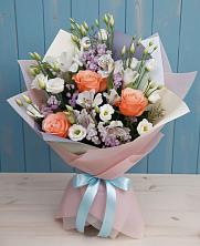 Букет цветов из:  Лизиантусы, Розы, Альстромерии и Гипсофила в Черноголовке