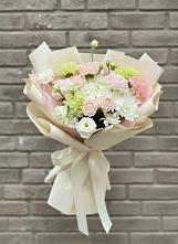 Букет цветов из:  Гвоздики, Розы, Лизиантусы и Хризантемы #REPLACE_PRED# Черноголовке