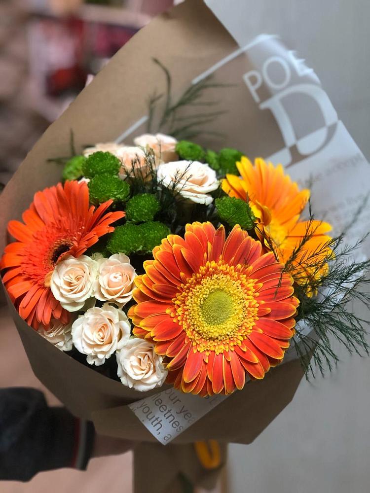 Букет цветов из: Герберы, Хризантемы и Розы в Черноголовке