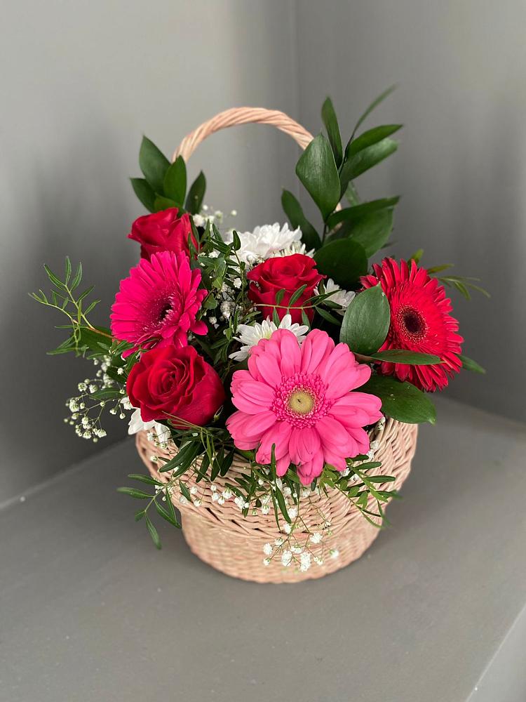 Цветочная композиция из Розы, Хризантемы и Герберы в корзине в Черноголовке