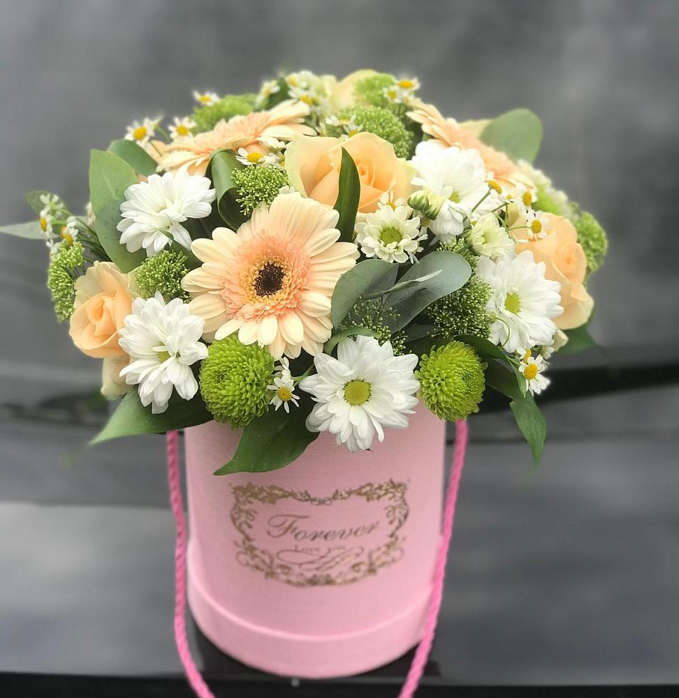 Цветочная композиция из Розы, Герберы и Хризантемы в шляпной коробке в Черноголовке