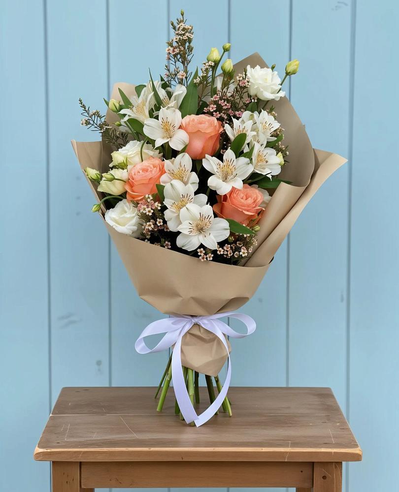 Букет цветов из: Альстромерии, Лизиантусы, Розы и Хризантемы в Черноголовке