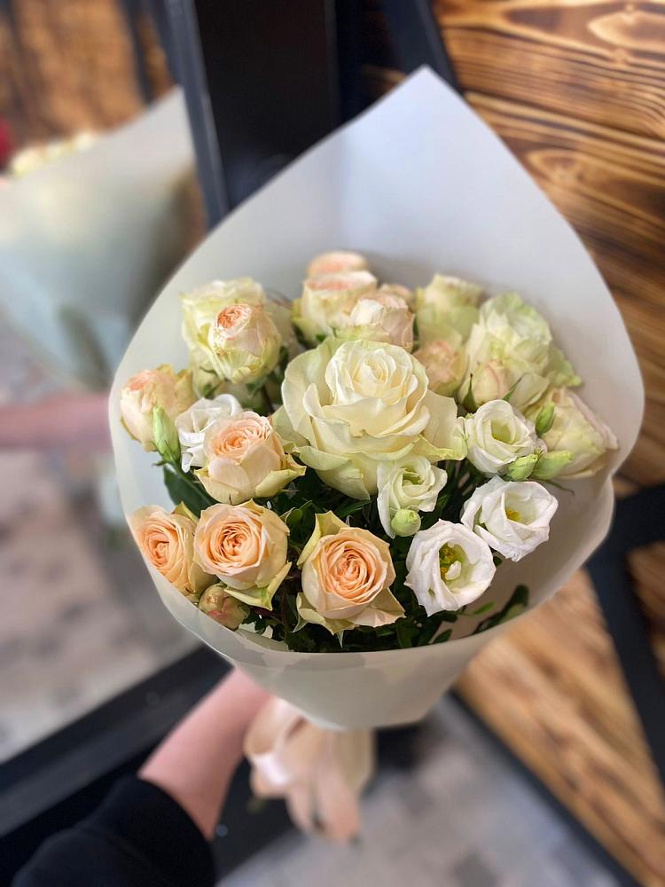 Букет цветов из: Розы и Лизиантусы в Черноголовке